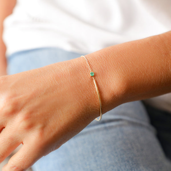 Chain and Gold Bar Bracelet with Emerald Gemstone.