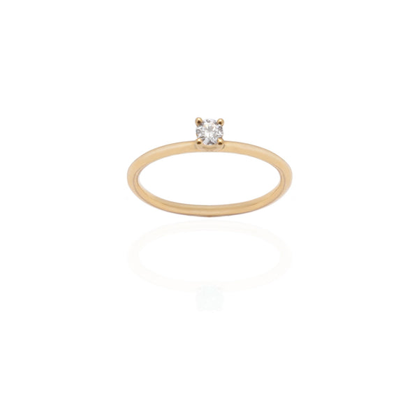 18k Gold Classic Solitaire Ring with White Diamond