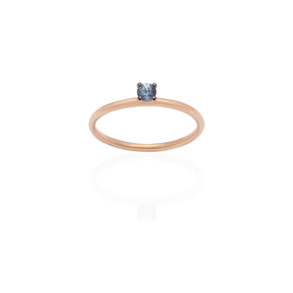 18k Gold Classic Solitaire Ring with Blue Sapphire