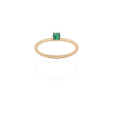 18k Gold Classic Solitaire Ring with Emerald Gemstone