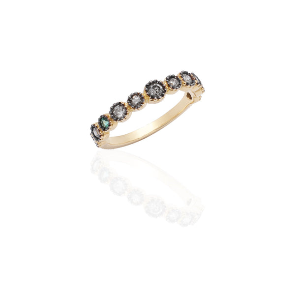 11 Stones Filigrane Ring with Grey Diamonds and Emerald Gemstone